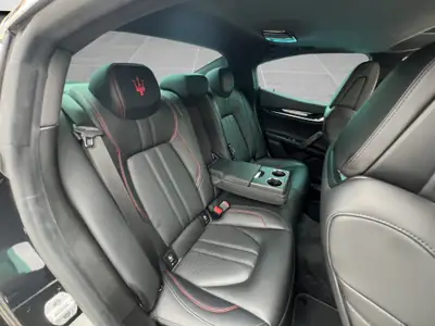 Maserati Ghibli 3.0 V6 S GranSport Q4 — Berline italienne 430 ch, série limitée Ribella 200ex — Miniatur 16