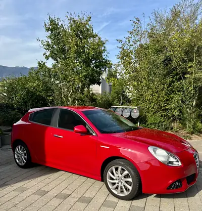 Alfa Romeo Giulietta 2.0 JTD 170 — Diesel dynamique, 240'000 km, sans sinistre — side view