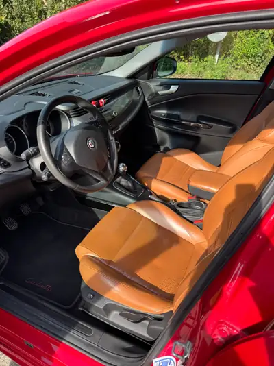 Alfa Romeo Giulietta 2.0 JTD 170 — Diesel dynamique, 240'000 km, sans sinistre — interior
