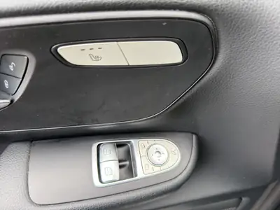 Mercedes-Benz V 250 d BlueTec — Van 7 places, 4matic, 95'000 km seulement — Miniatura 20