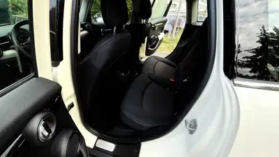 MINI Cooper 2017 — Citadine dynamique et économe, 113'000 km — Miniature 12