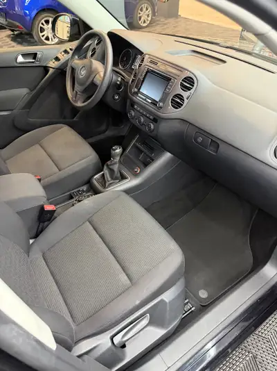 VW Tiguan 1.4 TSI BlueMotion — SUV compact fiable, entretien récent — Miniature 9