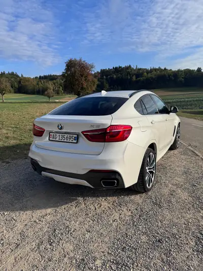 BMW X6 40d xDrive — SUV coupé diesel puissant, 190'000 km, sans sinistre — vista posteriore