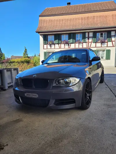 BMW 135i Coupé 2008 — Sportivité pure, 306 ch et transmission manuelle — Seitenansicht