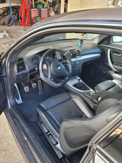 BMW 135i Coupé 2008 — Sportivité pure, 306 ch et transmission manuelle — Innenraum