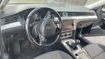 VW Passat Variant 1.6 TDI Business Line — Breaks fiable, entretien complet, MFK neuf — intérieur