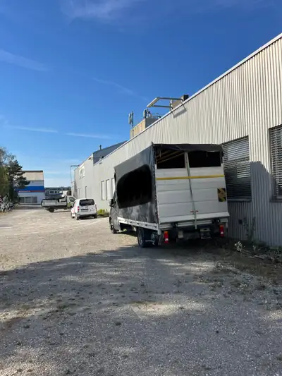 Renault Master 2.3 dCi 150 — Châssis-cabine robuste avec plateforme élévatrice intégrée — rear view