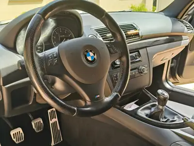BMW 135i Coupé 2009 — Sportivité pure, 306 ch et transmission manuelle — Thumbnail 7