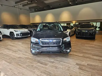 Subaru Forester 2.0i Swiss Plus — SUV familial essence, première main, attelage 2000 kg — Heckansicht