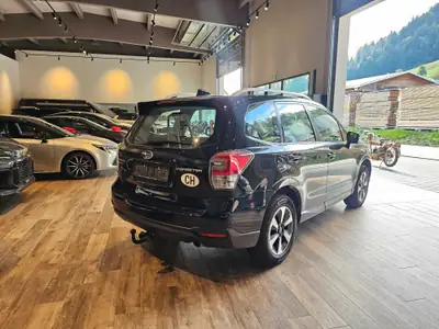 Subaru Forester 2.0i Swiss Plus — SUV familial essence, première main, attelage 2000 kg — Miniatur 9