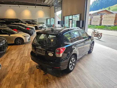 Subaru Forester 2.0i Swiss Plus — SUV familial essence, première main, attelage 2000 kg — Miniatur 10