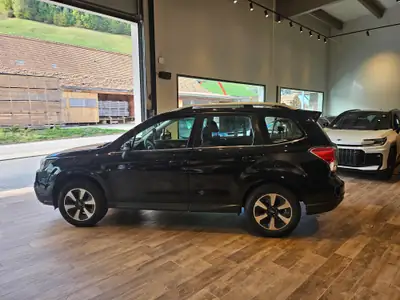 Subaru Forester 2.0i Swiss Plus — SUV familial essence, première main, attelage 2000 kg — Miniatur 15