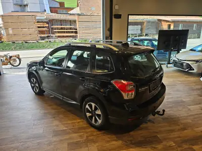 Subaru Forester 2.0i Swiss Plus — SUV familial essence, première main, attelage 2000 kg — Miniatur 14