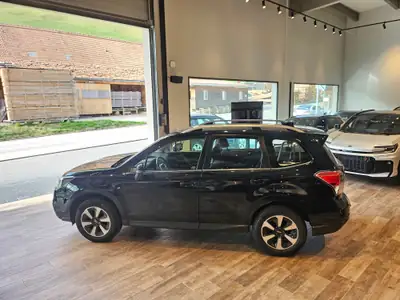 Subaru Forester 2.0i Swiss Plus — SUV familial essence, première main, attelage 2000 kg — Miniatur 16