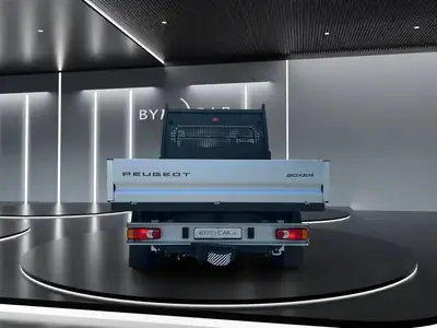 Peugeot Boxer 2.2 HDI 335 L2 — Utilitaire robuste diesel, ultra-faible kilométrage — Innenraum