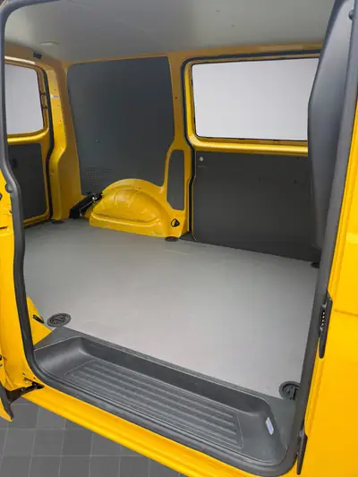 VW T6.1 2.0 TDI 150 PS — Utilitaire compact, portes coulissantes, récemment révisé — Miniatura 20