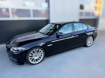 BMW 550i xDrive 2013 — Berline de prestige 449 ch, transmission intégrale — rear view