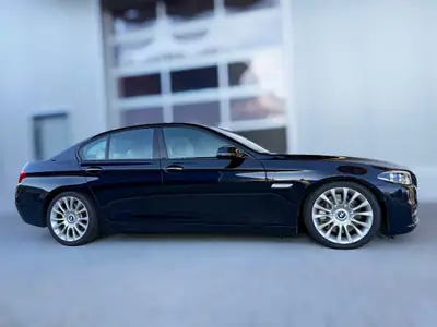 BMW 550i xDrive 2013 — Berline de prestige 449 ch, transmission intégrale — interior