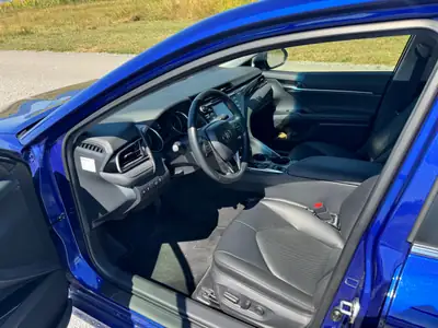 Toyota Camry 2.5 HSD Business — Berline hybride économe, 77'000 km seulement — rear view