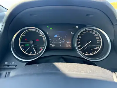 Toyota Camry 2.5 HSD Business — Berline hybride économe, 77'000 km seulement — dashboard