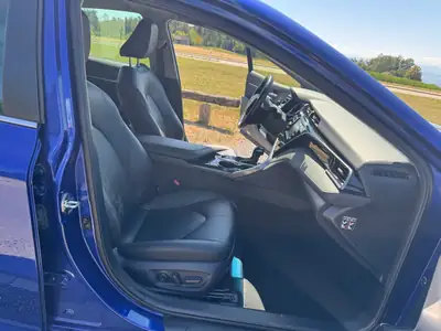 Toyota Camry 2.5 HSD Business — Berline hybride économe, 77'000 km seulement — interior