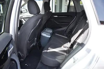 BMW X1 xDrive 18d xLine — SUV compact fiable, diesel économe — Miniatur 9