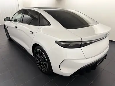 BYD Seal 82,5 kWh Excellence 2026 — Berline électrique 530 ch, garantie 6 ans — côté