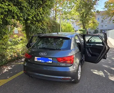 Audi A1 SB 1.4 TFSI — Citadine dynamique, 14 000 km seulement — fianco