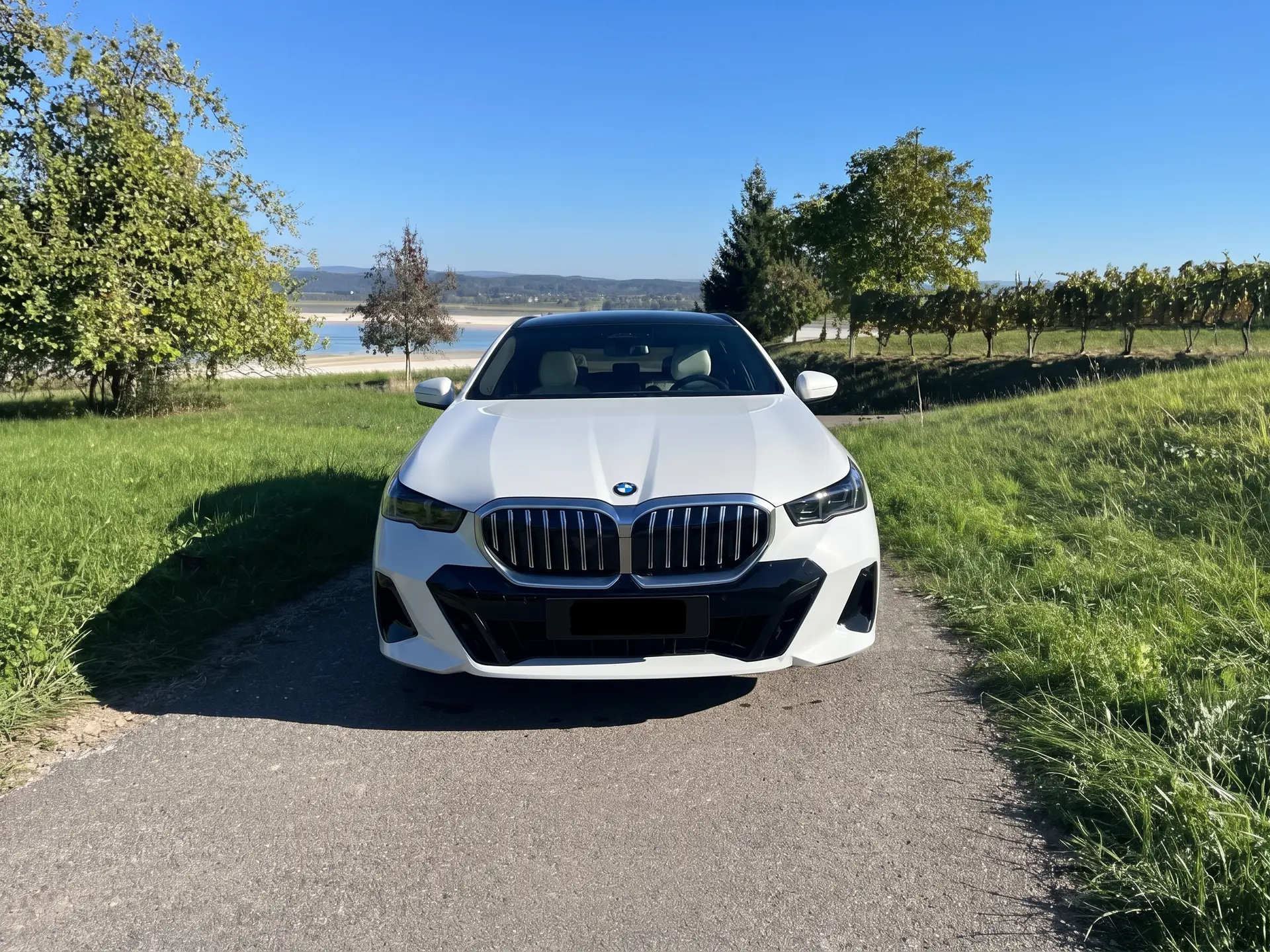 BMW 550e xDrive 2025 — Break hybride rechargeable, 489 ch, garantie usine jusqu'à 2030