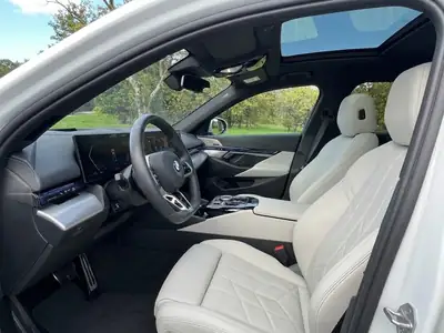 BMW 550e xDrive 2025 — Break hybride rechargeable, 489 ch, garantie usine jusqu'à 2030 — Armaturenbrett