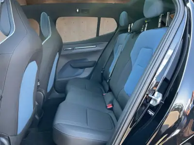 Volvo EX30 CC E60 Twin Performance AWD — SUV électrique 428 ch, pratiquement neuf — Miniature 12