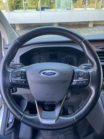 Ford Transit Custom 2.0 TDCi 105 — Utilitaire fiable, première main, fraîchement révisé — Miniatura 9