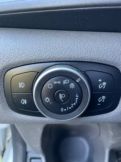 Ford Transit Custom 2.0 TDCi 105 — Utilitaire fiable, première main, fraîchement révisé — Miniatura 10