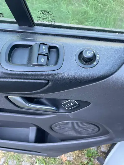 Ford Transit Custom 2.0 TDCi 105 — Utilitaire fiable, première main, fraîchement révisé — Miniatura 14