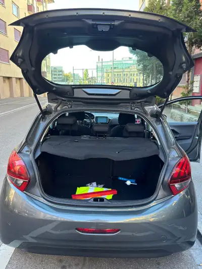 Peugeot 208 1.2 PureTech Allure — Citadine dynamique, faible consommation et 78 000 km — détail