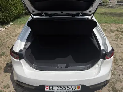 Mazda 3 2.0 180 Revolution AWD — Berline dynamique hybride mild, traction intégrale et faible kilométrage — dashboard