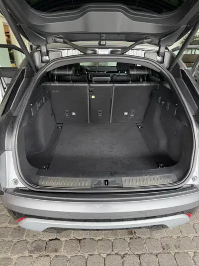 Land Rover Range Rover Velar 2021 — SUV premium 250 ch, transmission automatique, 93'000 km — arrière