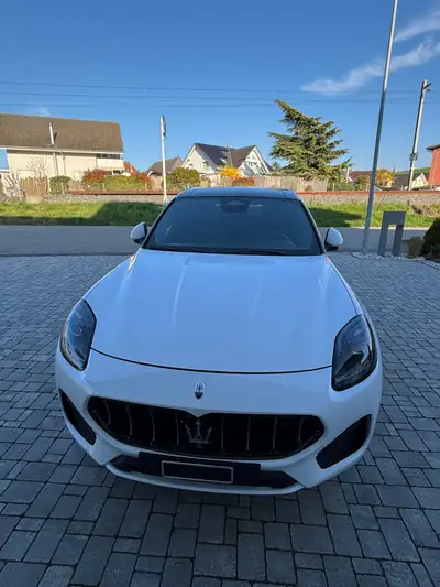 Maserati Grecale 2.0 Hybrid GT — SUV de luxe hybride, entretien complet — côté