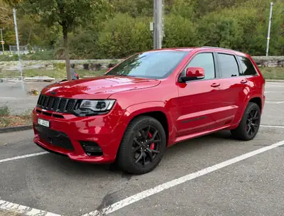 Jeep Grand Cherokee 6.4 V8 HEMI SRT8 — Muscle SUV authentique, 91'400 km — vista posteriore