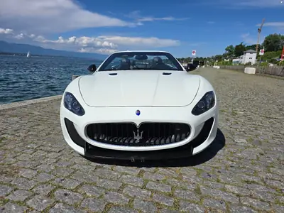 Maserati GranCabrio 4.7 V8 MC — Cabriolet sportif légendaire, 46'900 km seulement — side view