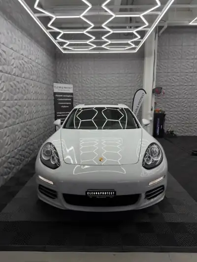 Porsche Panamera 4 V6 3.6 — 310 ch PDK 4x4, histoire sportive garantie — fianco