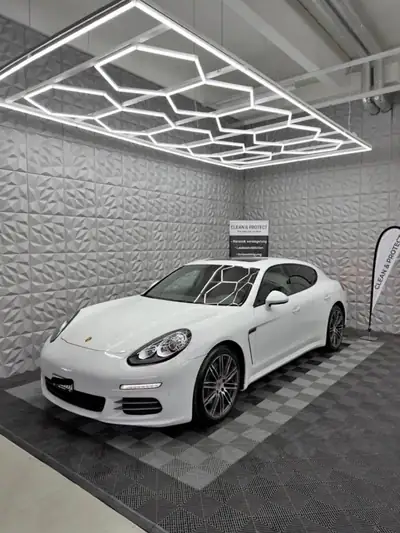 Porsche Panamera 4 V6 3.6 — 310 ch PDK 4x4, histoire sportive garantie — vista esterna