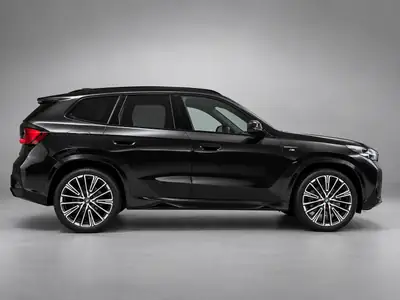 BMW X1 30e xDrive — SUV hybride rechargeable performant, 60 200 km seulement — side view