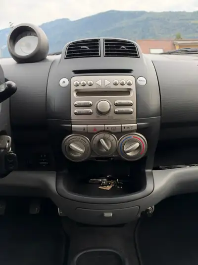 Daihatsu Sirion 1.3 Eco-4WD — Citadine polyvalente tout-terrain, 34 600 km seulement — Miniatura 14