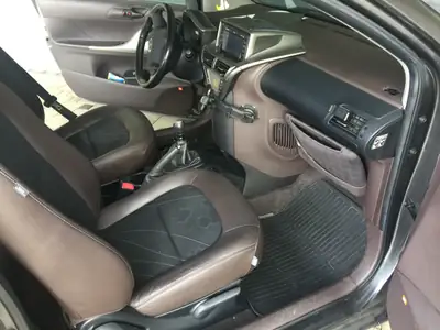 Toyota iQ 1.33 VVT-i Q3 — Citadine compacte, économique et bien équipée — Detail