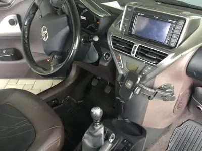 Toyota iQ 1.33 VVT-i Q3 — Citadine compacte, économique et bien équipée — Miniatur 7
