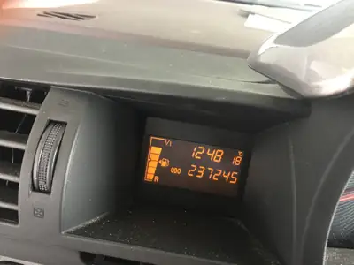 Toyota iQ 1.33 VVT-i Q3 — Citadine compacte, économique et bien équipée — Miniatur 15
