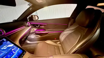 Mercedes-Benz CLE 53 AMG 4matic+ — Coupé sportif hybride, 472 ch et seulement 9'000 km — Miniature 9