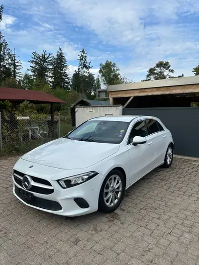 Mercedes-Benz Classe A 180 — Berline compacte élégante, 80 000 km, sans sinistre — side view