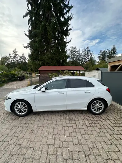 Mercedes-Benz Classe A 180 — Berline compacte élégante, 80 000 km, sans sinistre — interior